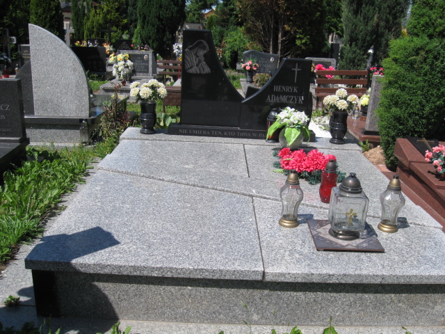 Grób Andrzej Adamczyk 